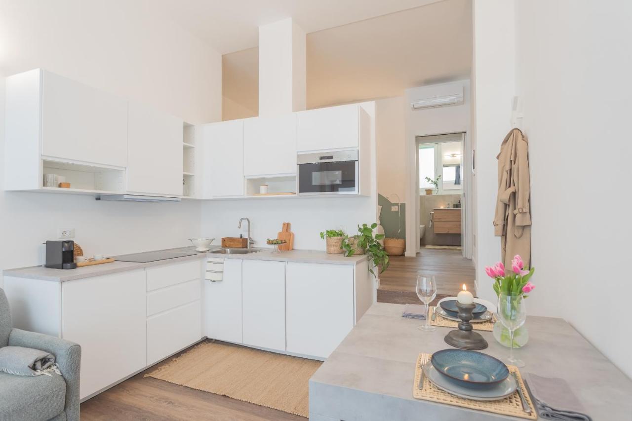 A Step From The Dome Apartment By Rent All Como Eksteriør billede